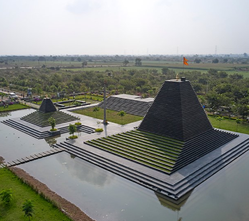 Studio sP+a postavilo chrám v Indii s vápencovým oltářem