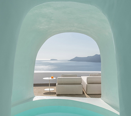 Studio Kapsimalis Architects navrhlo na Santorini sedm dechberoucích hotelů
