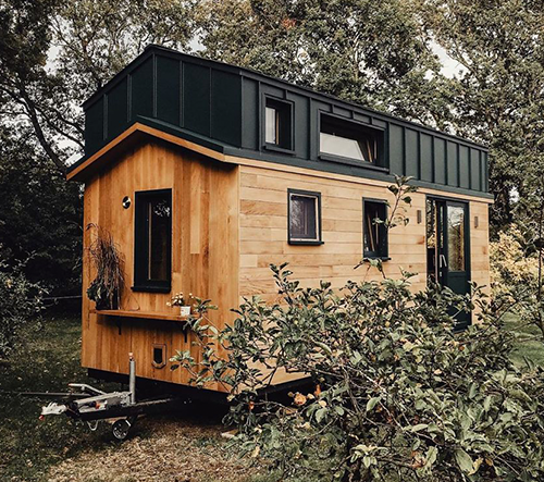 Francouzský pár si postavil útulné mobilní bydlení